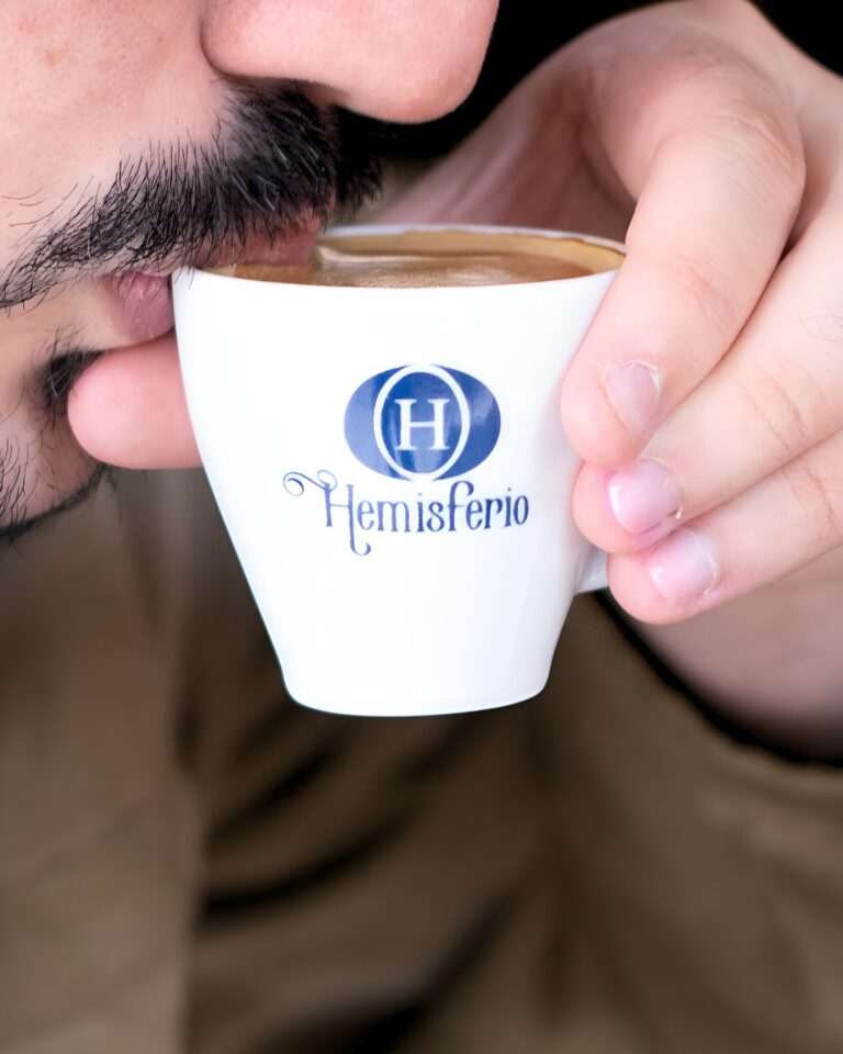 Instagram post from cafeteria.hemisferio. This post is in position 2.